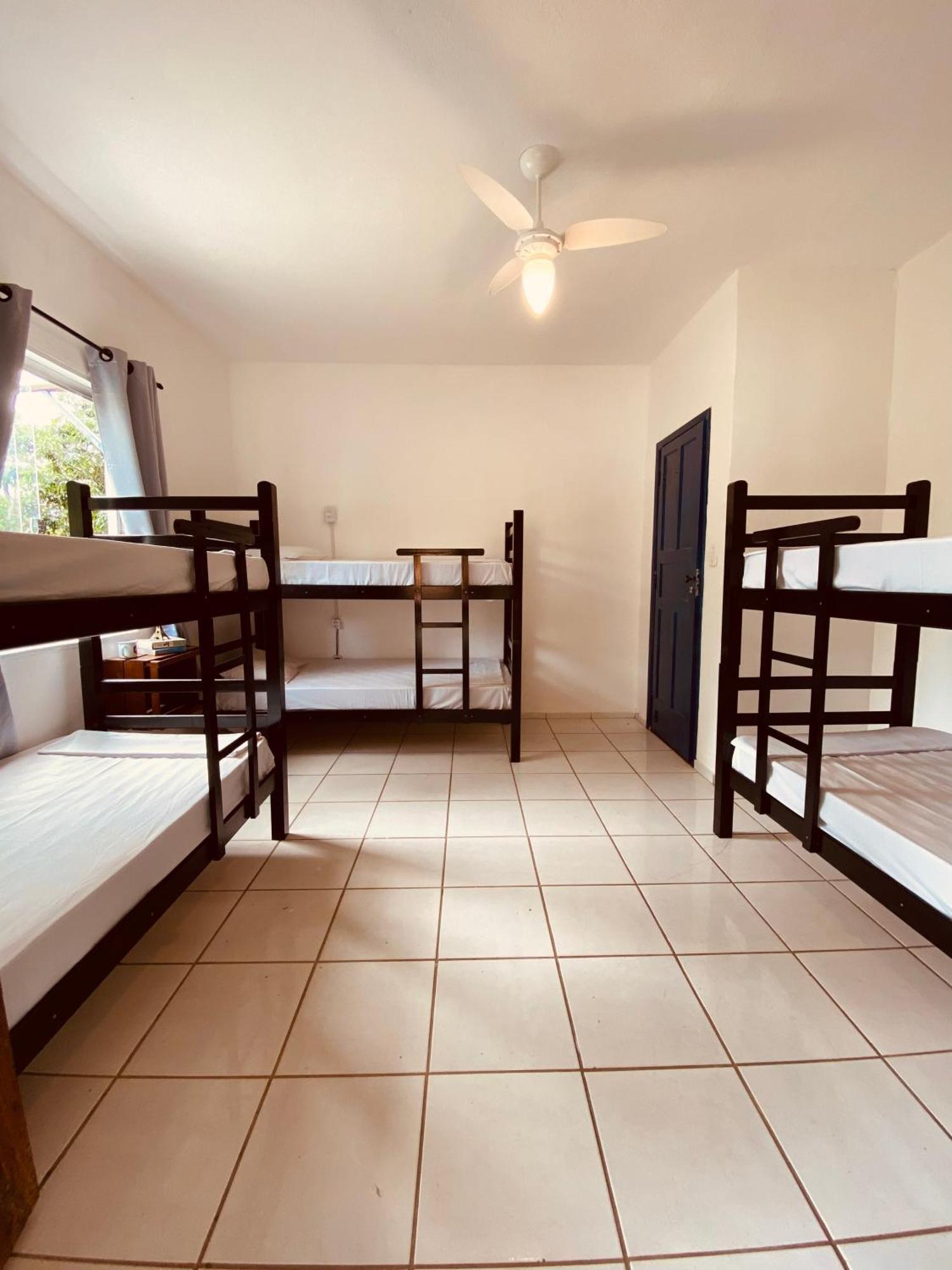 Cama em Dormitório Misto com 6 Camas